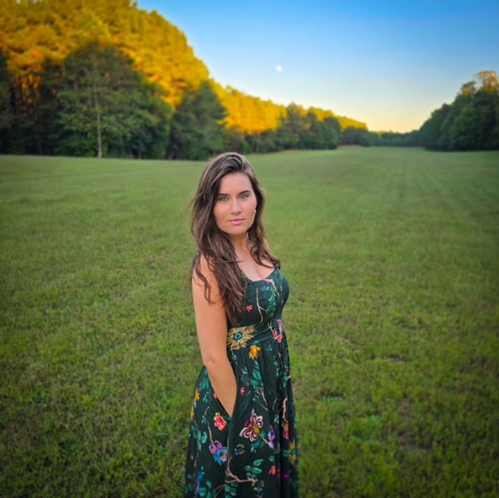 Iyla Elise Announces New Single ‘Ain’t Linear’